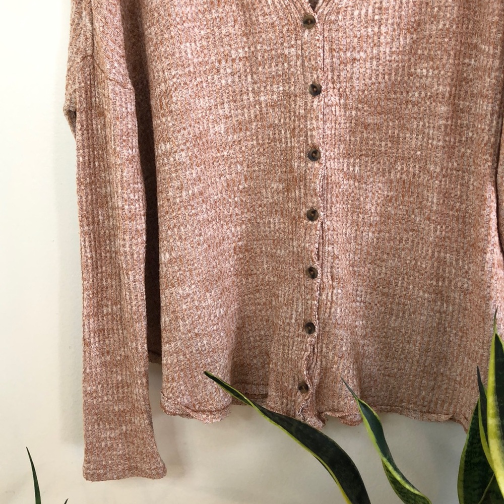 SOLD 🌺URBAN OUTFITTERS OUT FROM UNDER LONG SLEEVE - Picture 2 of 6